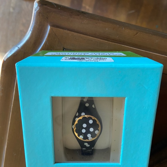 Like new! Only worn twice! It’s just a tracking device not a watch. Super cute!